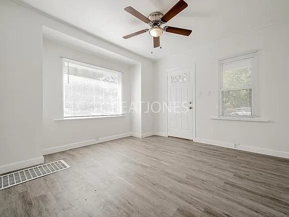 Foto del edificio - 3232 Dix Ave
