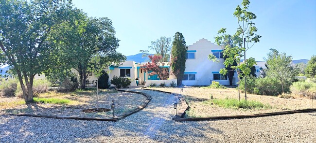 Building Photo - 238 Santiago Rd