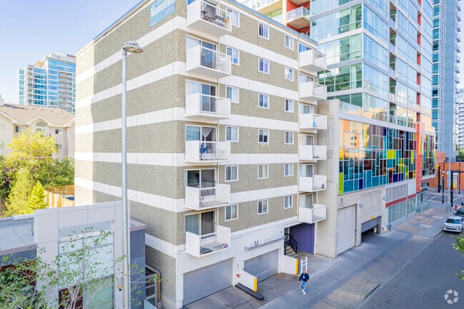 Building Photo - Amantea Tower