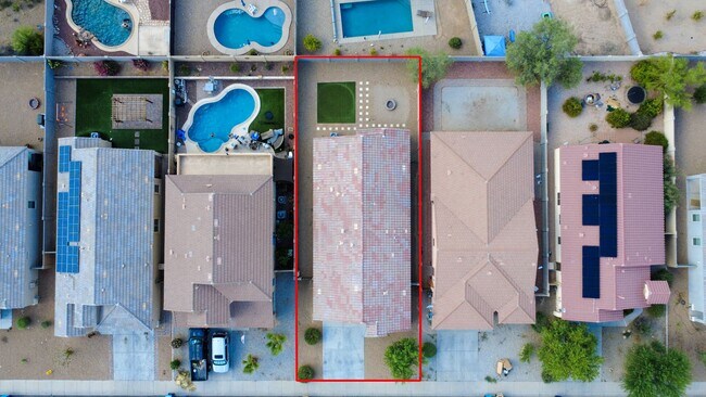 Foto del edificio - Rare Find! Spacious 3-Bed, 2-Bath + 3-Car ...