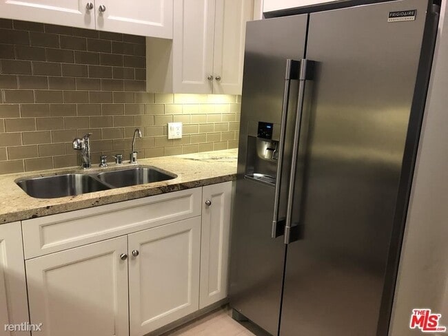 Building Photo - 2 br, 2 bath House - 1050 S Holt Ave Apt 304