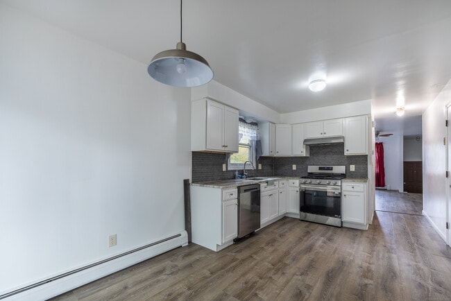Building Photo - 97 Bowe Ave