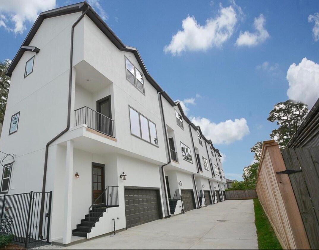 Foto principal - 1548 W 23rd St