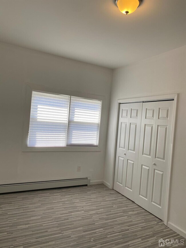 Building Photo - 9 Andrew St