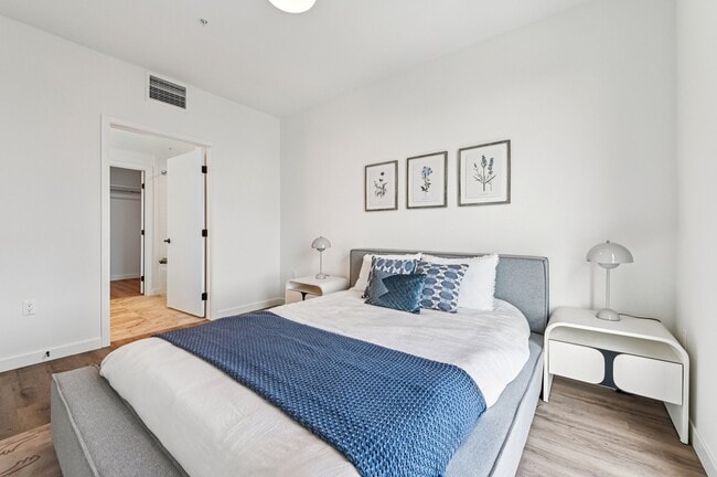 Building Photo - Somi