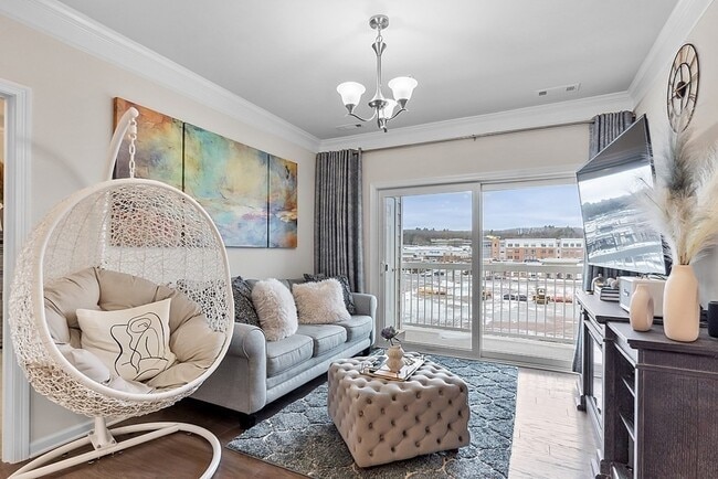 Building Photo - 120 University Ave