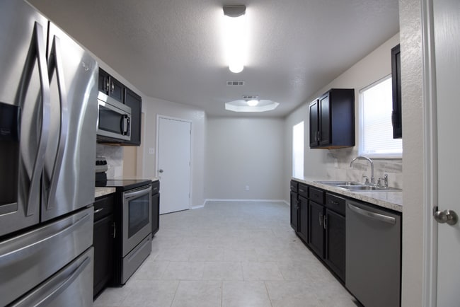 Building Photo - 1717 Liberty Hill Dr
