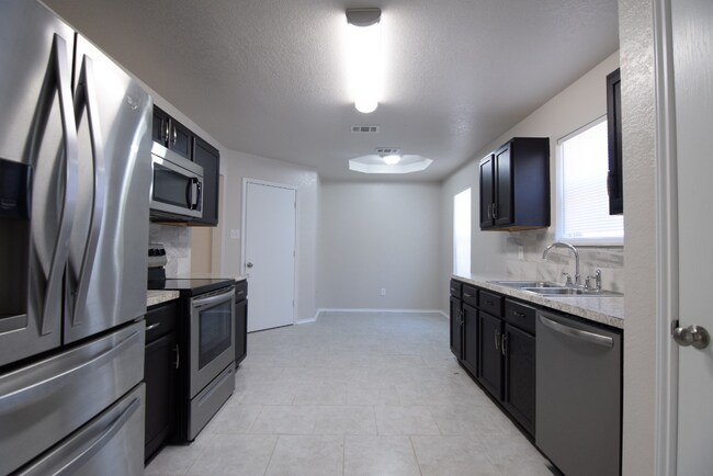 Foto del edificio - 1717 Liberty Hill Dr