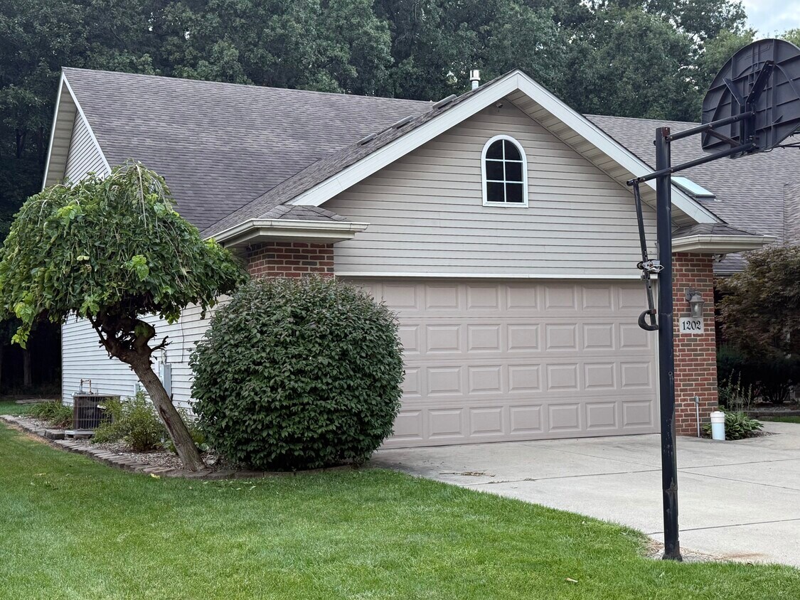 Foto principal - 1202 Griffin Lake Ave
