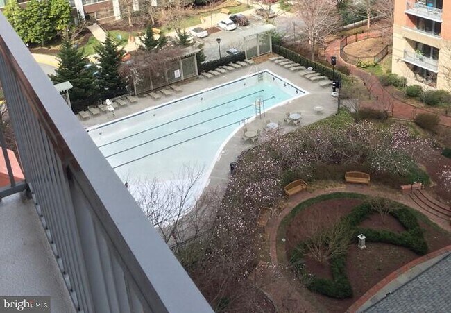 Foto del edificio - 11710 Old Georgetown Rd