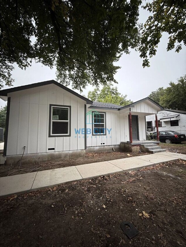 Building Photo - 2546 Kathleen Ave