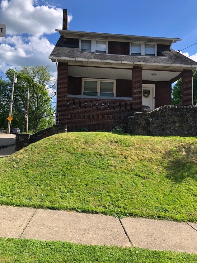 Primary Photo - 450 South Ave