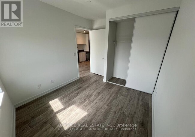 Building Photo - 840 St Clair Ave W