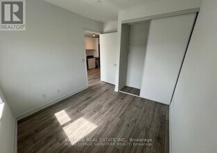 Building Photo - 95 Oneida Crescent