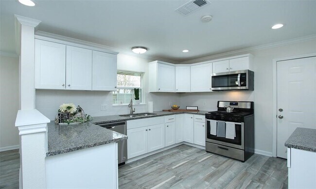 Foto del edificio - 8741 Blankenship Dr