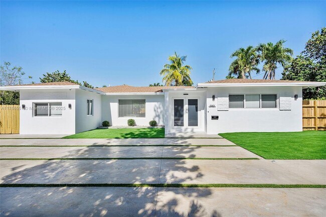 Building Photo - 10801 Peachtree Dr