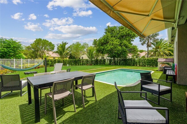 Building Photo - 4202 Sabal Ridge Cir