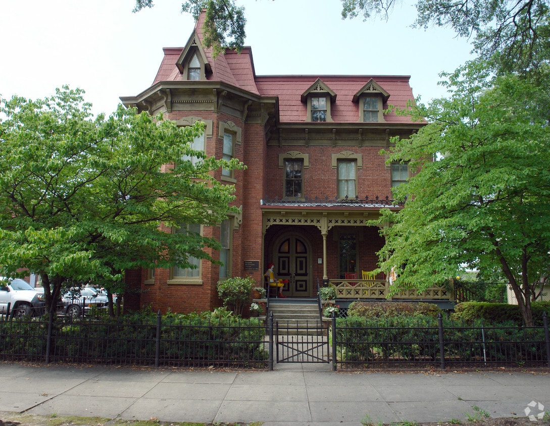 Building Photo - 938 Greene St