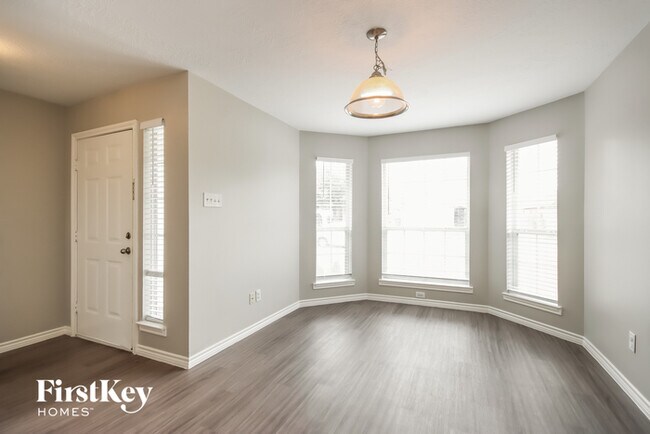 Foto del edificio - 2210 Shady Pine Dr