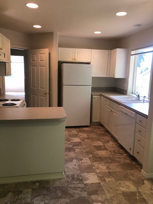 Foto del edificio - 13050 SW Creekshire Dr