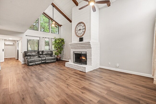Building Photo - 18242 Lakeside Ln