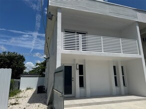 Building Photo - 3315 NW 13th Terrace
