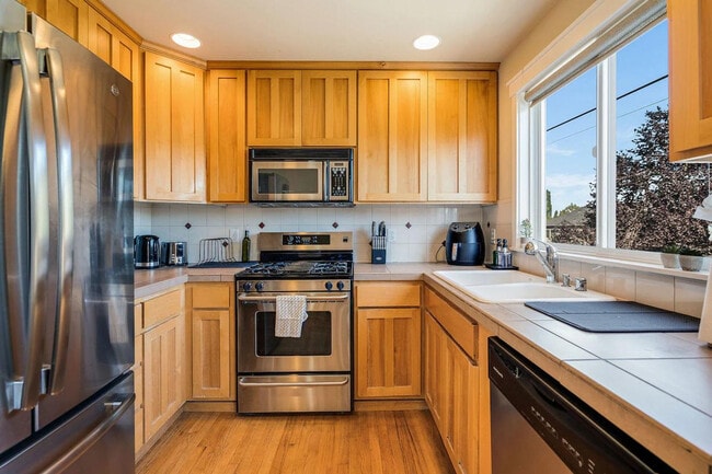 Foto del edificio - 219 Nickerson St