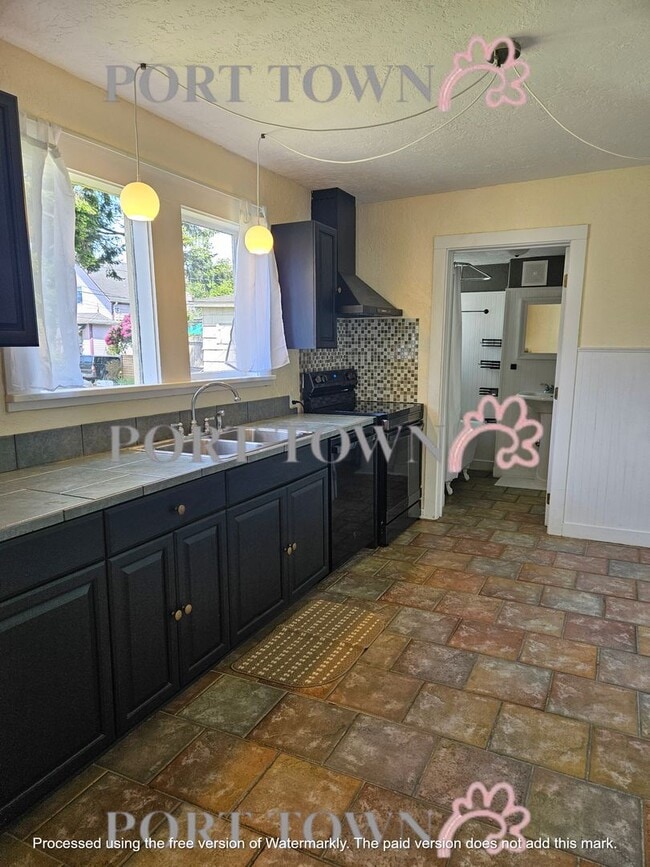 Building Photo - 1 Bed/1Bath Bottom Floor