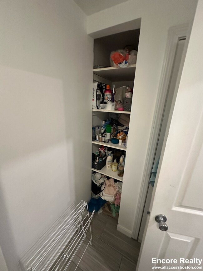 Building Photo - 220 Hanover St