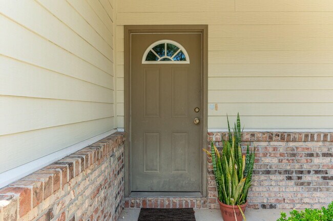 Foto del edificio - 406 Arbor Lake Dr