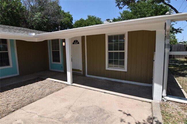 Building Photo - P1-2913 East 51st Street Austin, TX 78723