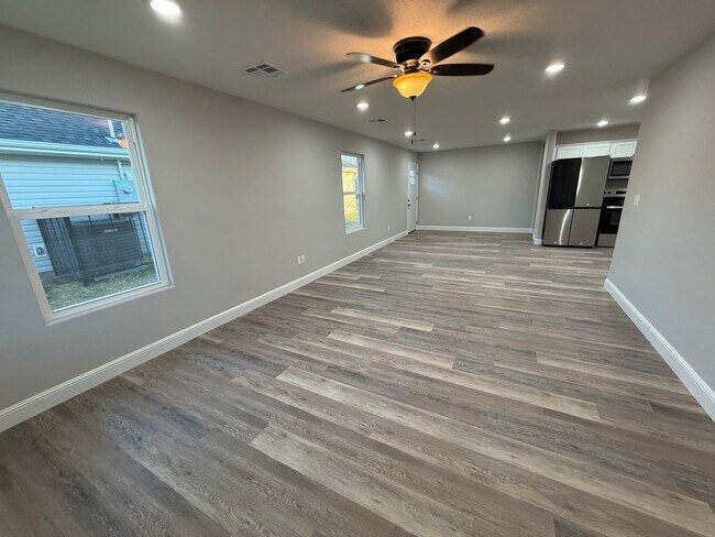 Foto del edificio - BRAND NEW BUILD: 3 BEDROOM/ 2 BATHROOM HOUSE IN CARTERVILLE MO WITH 2 CAR GARAGE!!!