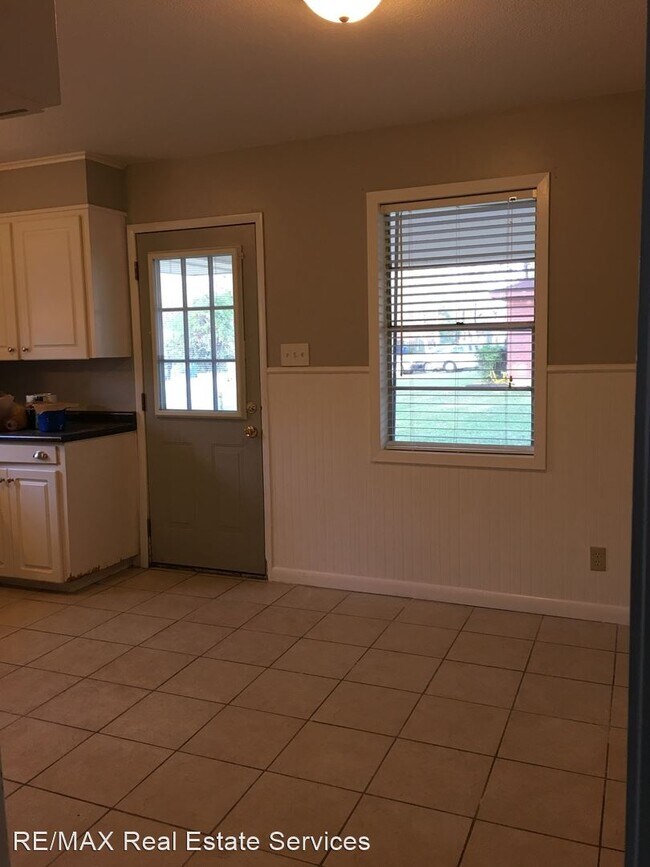 Building Photo - 3 br, 1.5 bath House - 8455 Parkdale Drive