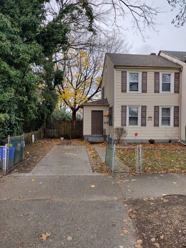 2893 Tuckahoe Rd, Camden, NJ 08104 House Rental in Camden, NJ