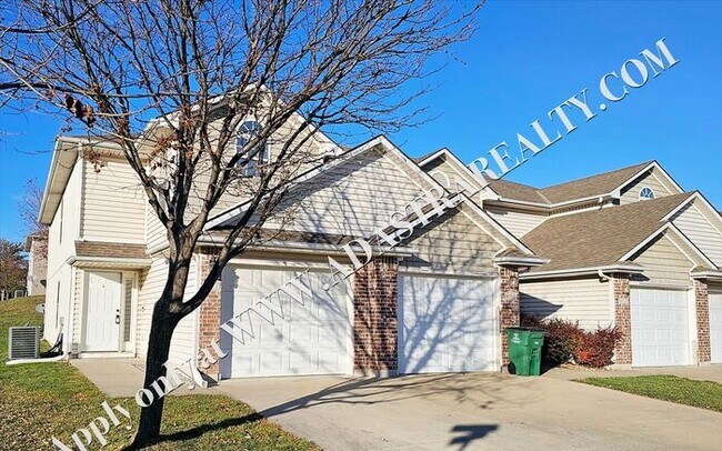 Foto del edificio - Beautiful Townhome in Blue Springs-Available NOW!!