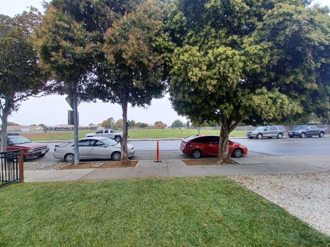 Foto del edificio - 1111 Central Ave