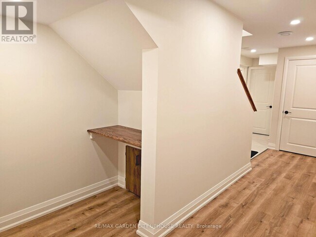 Building Photo - 11 Manhattan Ct.