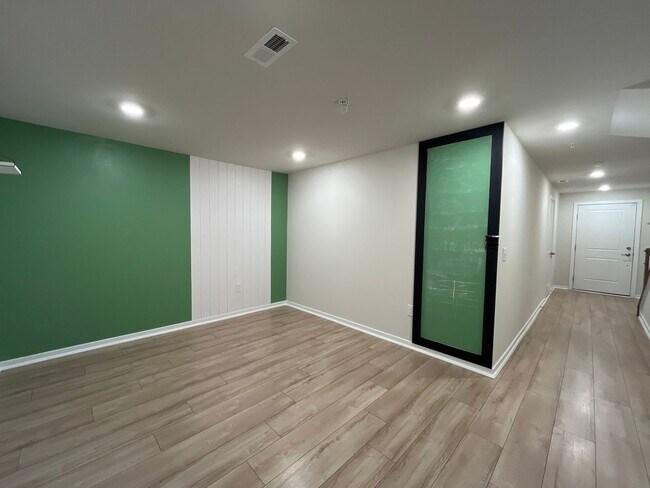 Foto del edificio - Beautifully maintained 3-bedroom, 2.5-bath...