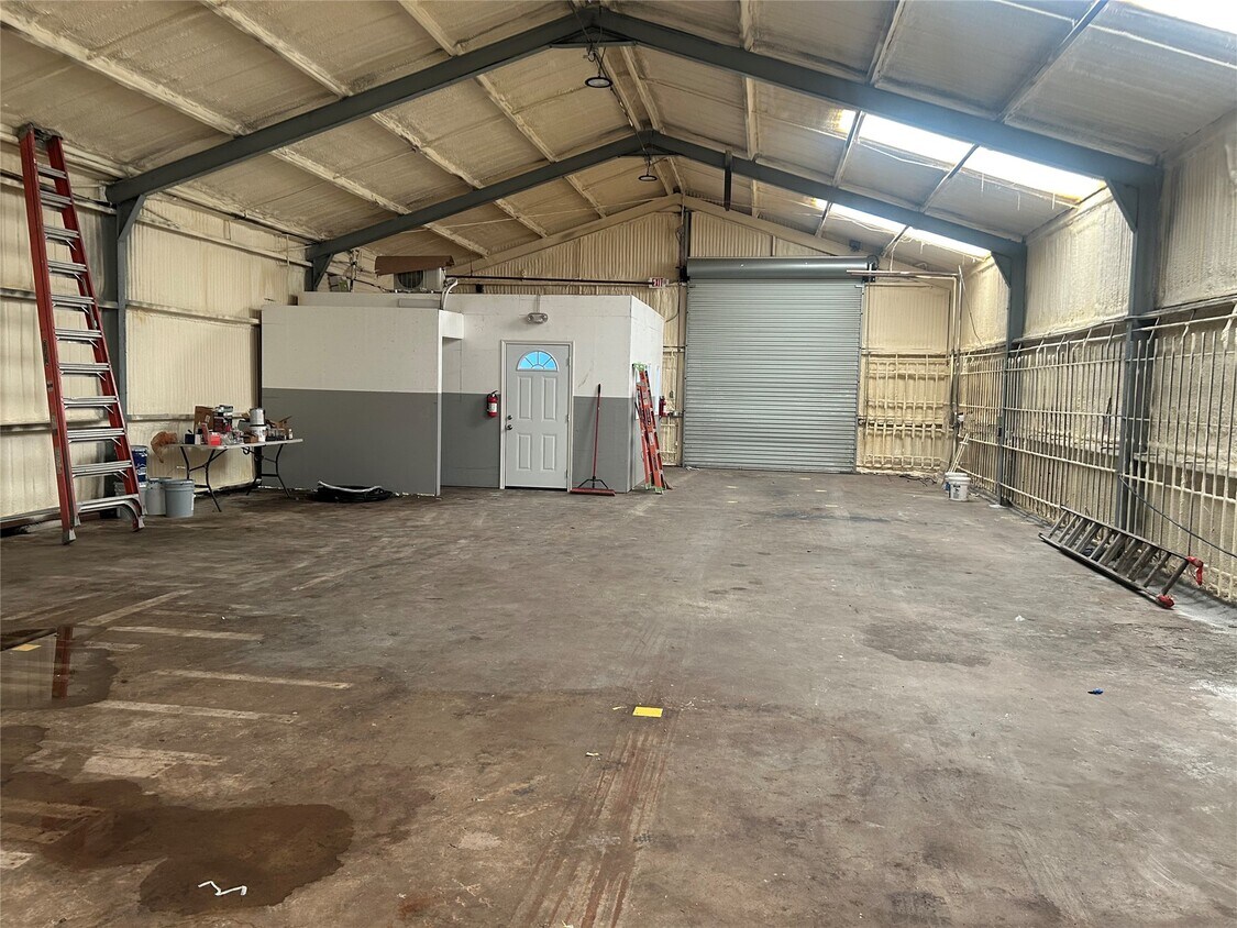 Building Photo - 6936 Lozier St