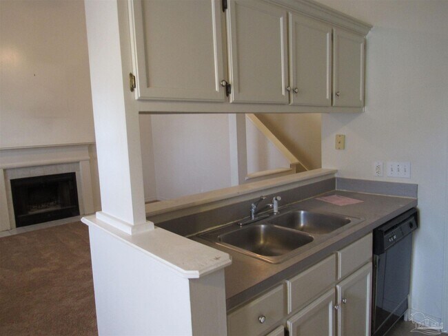 Foto del edificio - 7033 Weatherwood Dr