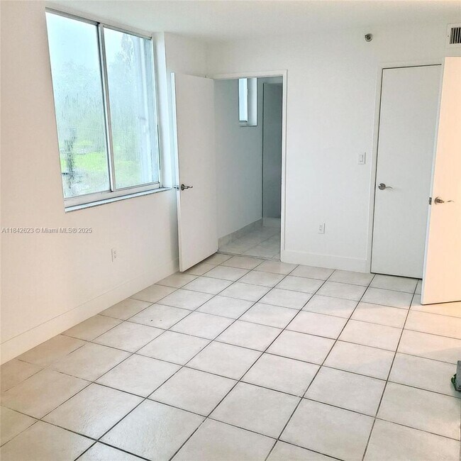 Foto del edificio - 1010 NW 11th St