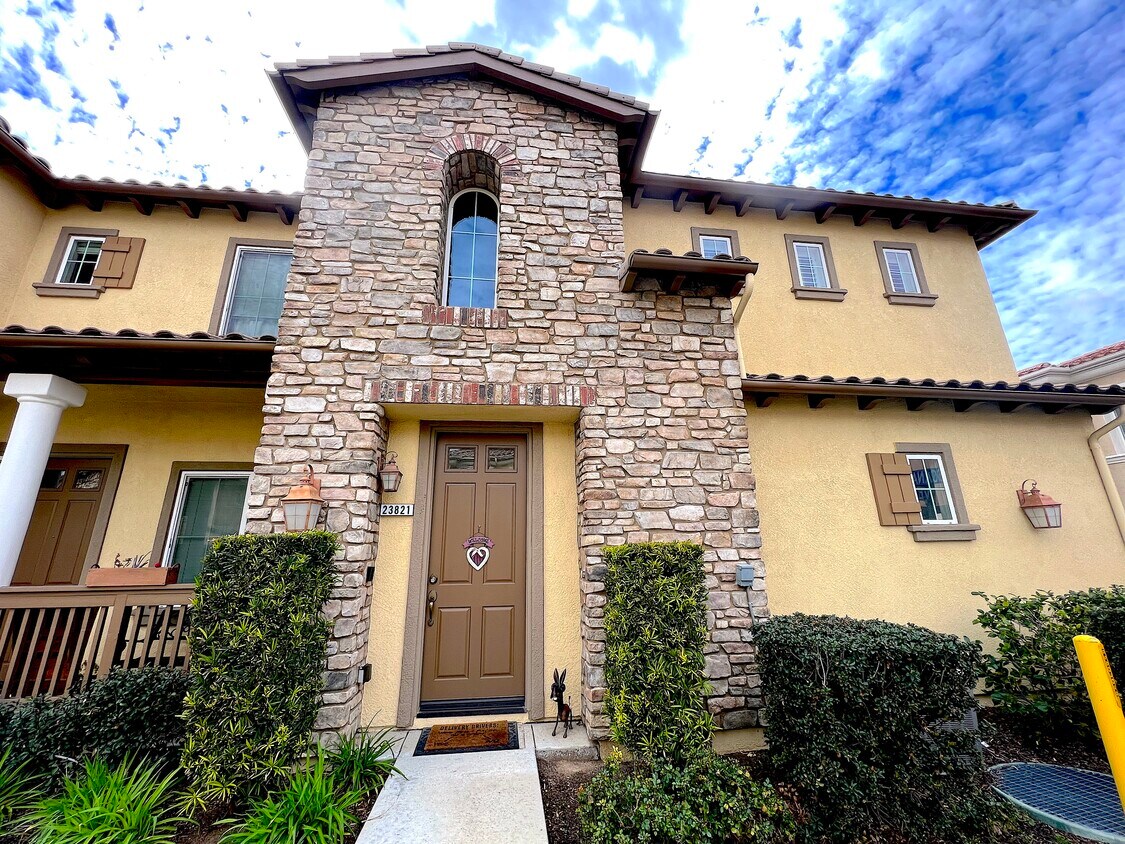23821 Toscana Dr, Santa Clarita, CA 91354 Condo for Rent in Santa
