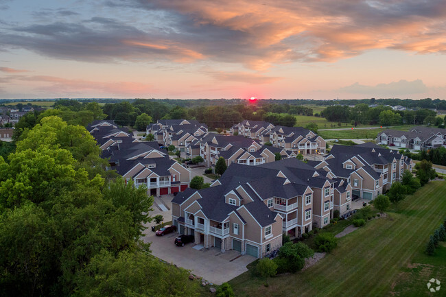 Building Photo - Mansions at Jordan Creek