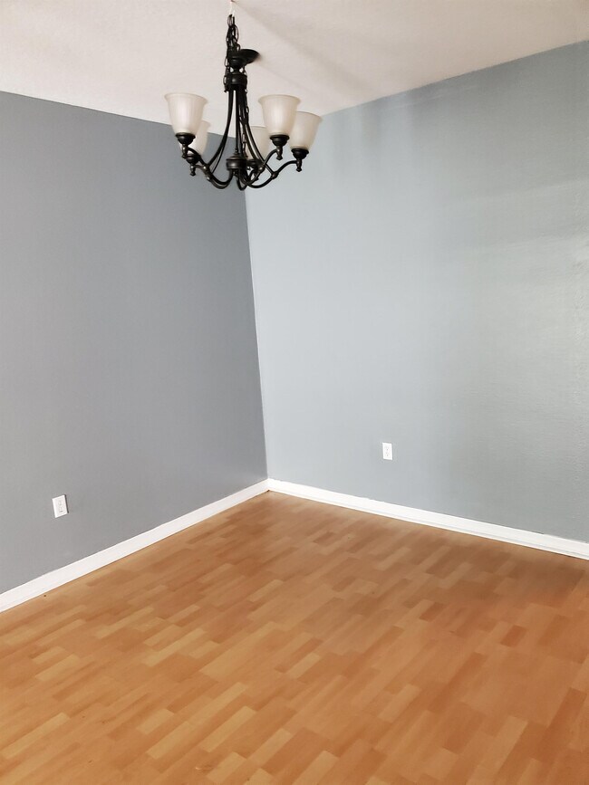 Foto del edificio - 6004 Portsdale Pl