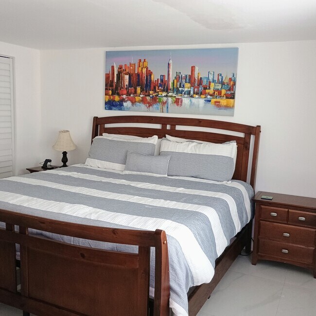 Foto del edificio - 1033 NW 7th Ter