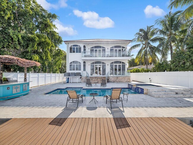Building Photo - 7556 W Treasure Dr