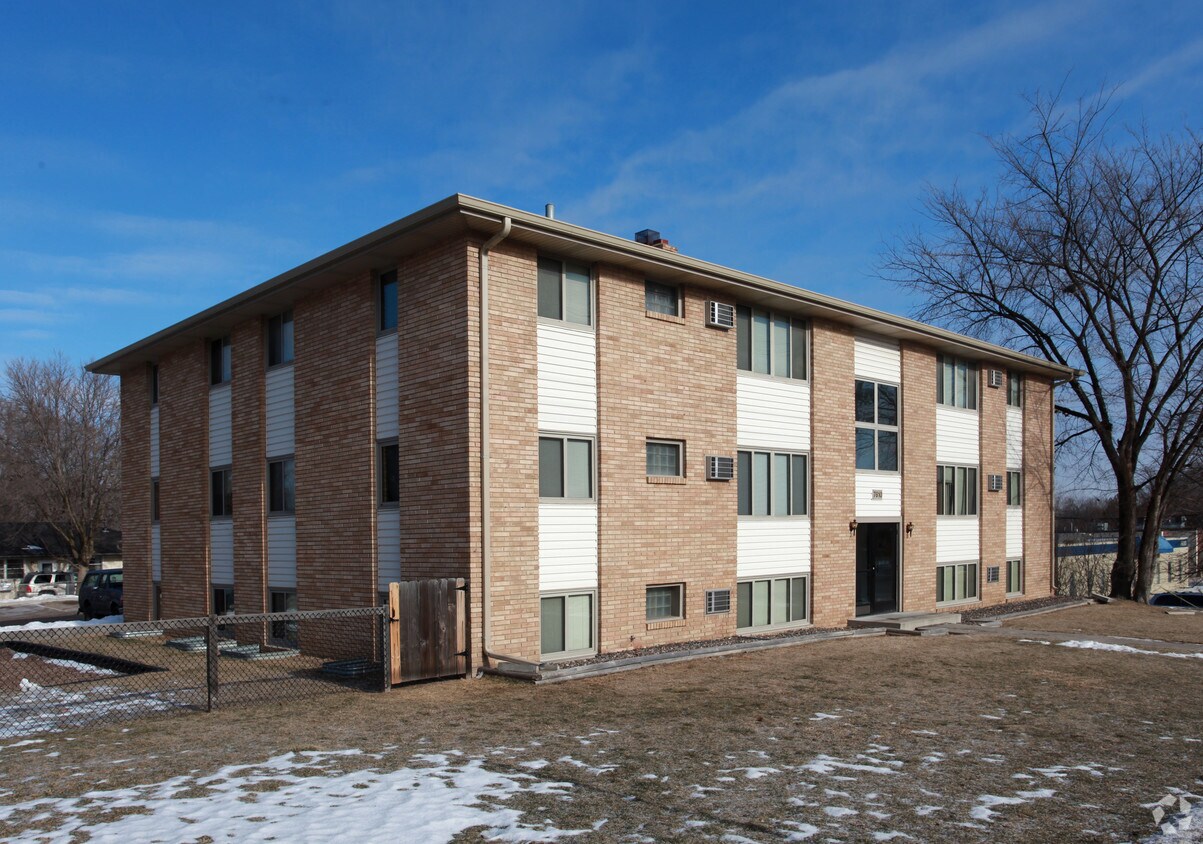 Primary Photo - Bass Lake Apartments