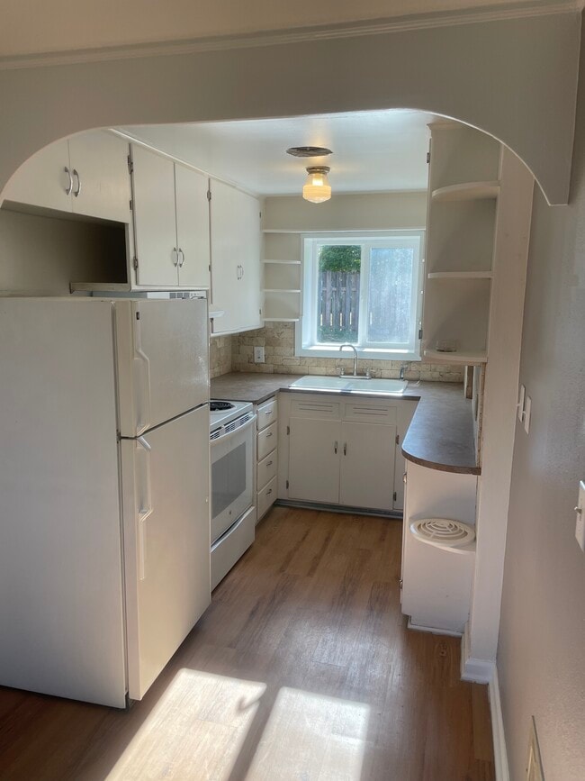 Kitchen - 2340 A St