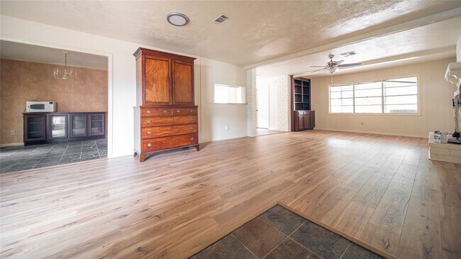 Foto del edificio - 13927 Lynnwood Ln