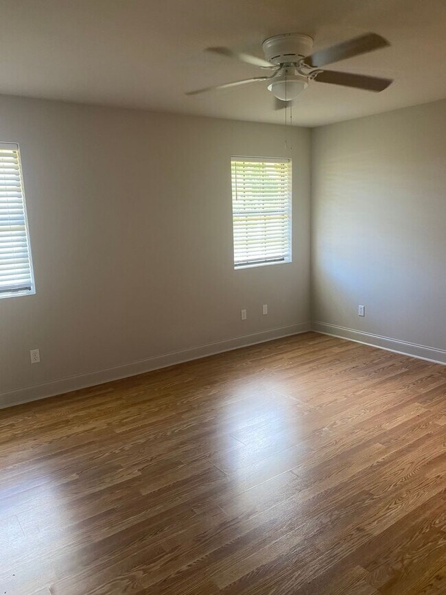Building Photo - Fab New Orleans East Home